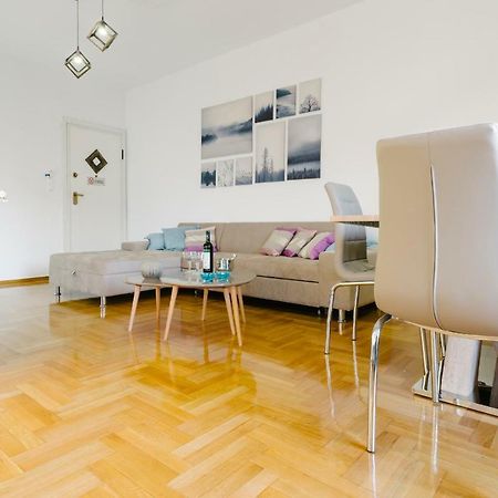 Bright 2 Bedrooms Apt. In The Heart Of Athens W Stunning Views To Acropolis 외부 사진